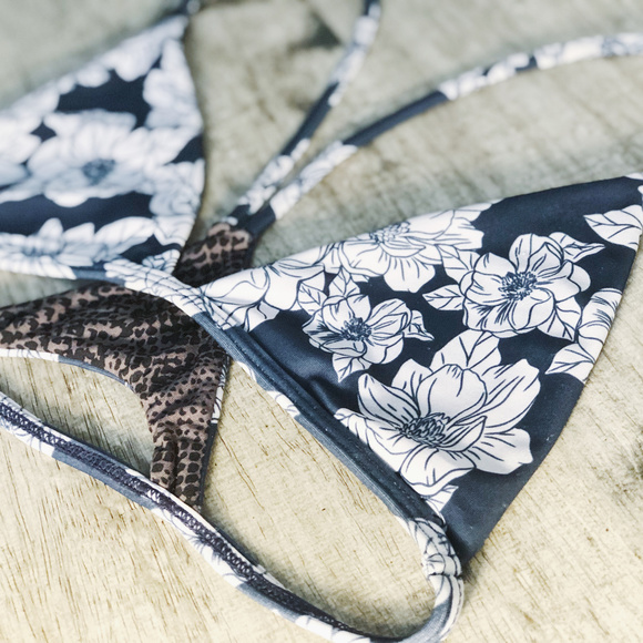 ✖️TRADED✖️ ACACIA: SHAKA TOP: BLUE MAGNOLIA PRINT - Picture 1 of 5